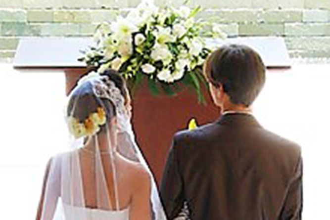 それはまるで水上のチャペル